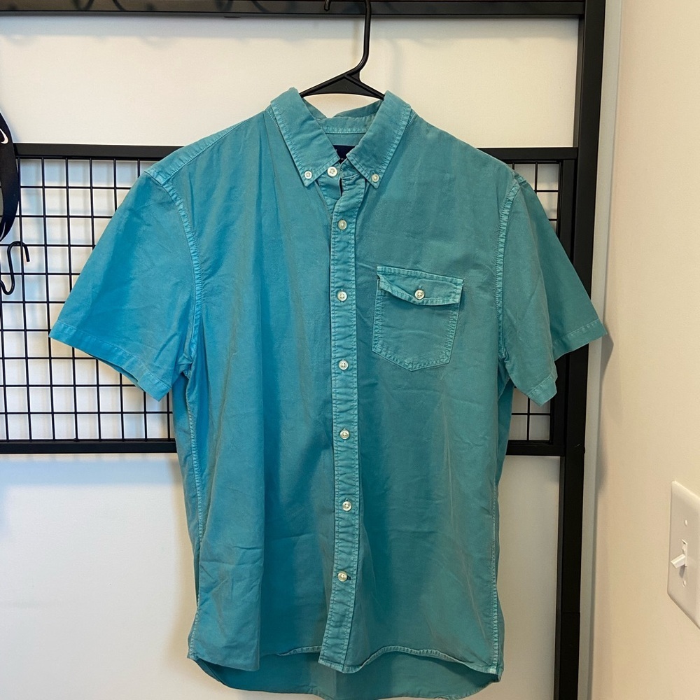 NWT | GAP men’s short sleeve button down shirt — medium